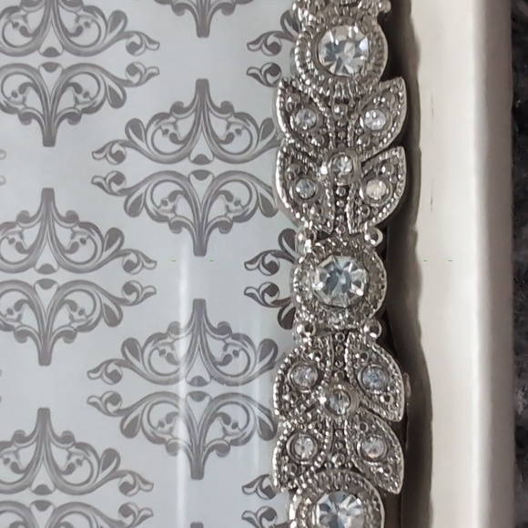 Luxe Collection Silver and White Decorative Frame - Picture 2 of 4